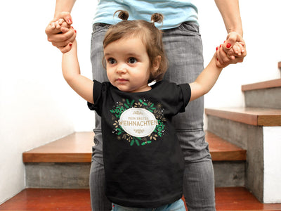Mein Erstes Weihnachten im Weihnachtskranz Unisex Baby T-Shirt Gr. 66-93