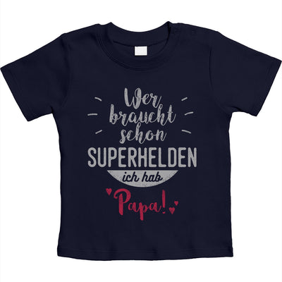 Wer braucht schon Superhelden ich hab Papa Unisex Baby T-Shirt Gr. 66-93